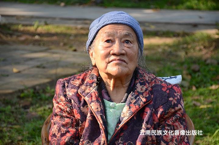 曾经作为西南少数民族代表出访华沙的刀群英奶奶.JPG